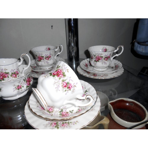 340 - A Royal Albert Lavender Rose 32 piece tea and coffee set all pieces in good condition