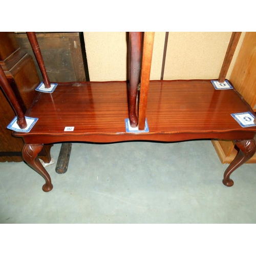 392 - A mahogany long coffee table, height 43cm, table top size 45.5cm x 104cm approx.