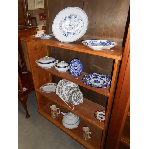 393 - A quantity of blue and white dinner ware including a meat platter and tureens, 1 a/f, plus other din... 