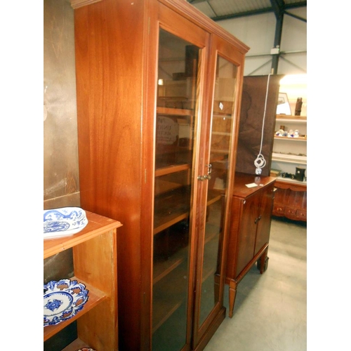 395 - A solid mahogany 2 door glazed bookcase, 5 shelves, with key, height 186.5cm, width 95cm, approx.