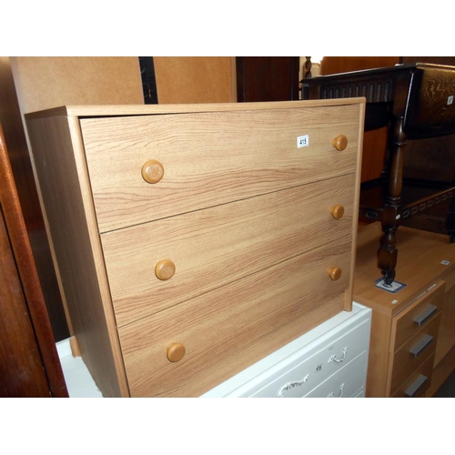 415 - A light oak effect bedroom chest of drawers, height 65.5cm, width 76cm approx.