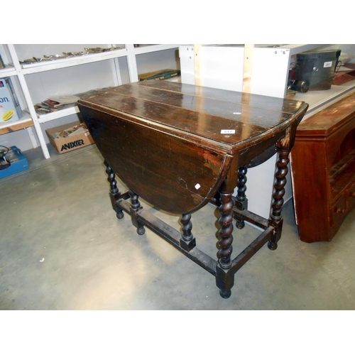 517 - A Victorian oak gateleg table on barley twist legs, height 72cm, top 119cm x 83cm