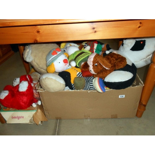 536 - A quantity of vintage soft toys and knitted toys