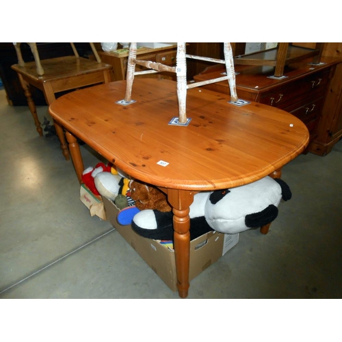 537 - A solid pine dining table 90cm x 150cm, height 75cm