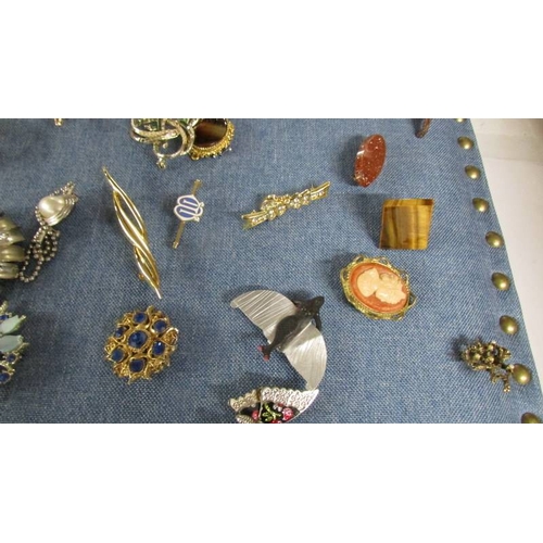 2119 - Approximately 40 vintage and mid 20th century brooches in various designs including a mermaid.