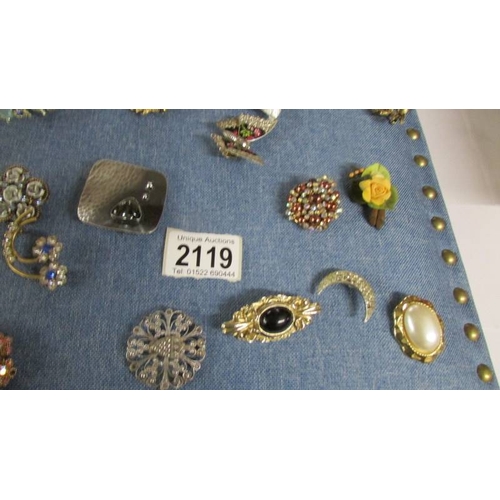 2119 - Approximately 40 vintage and mid 20th century brooches in various designs including a mermaid.