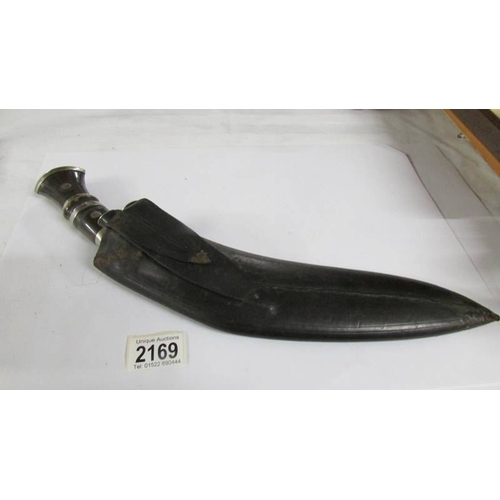 2169 - A superb quality antique kukri with skinning knives and another knife which is a/f.