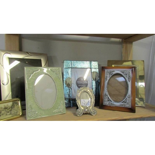 1202 - Approximately 25 assorted photo frames (4 with art deco style prints) and including 2 framed and gla... 