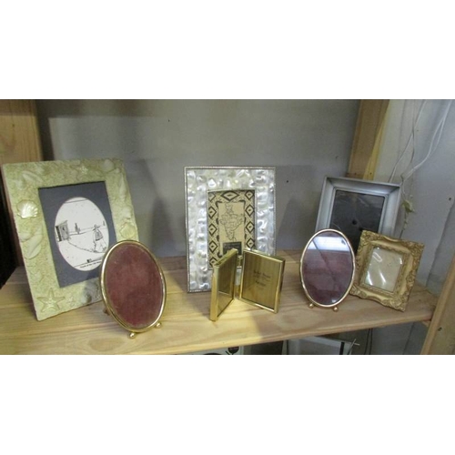 1202 - Approximately 25 assorted photo frames (4 with art deco style prints) and including 2 framed and gla... 