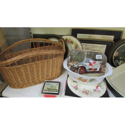 1207 - A mixed lot of place mats, coasters, baskets etc., together with 4 earthenware dishes and a Pyrex ty... 