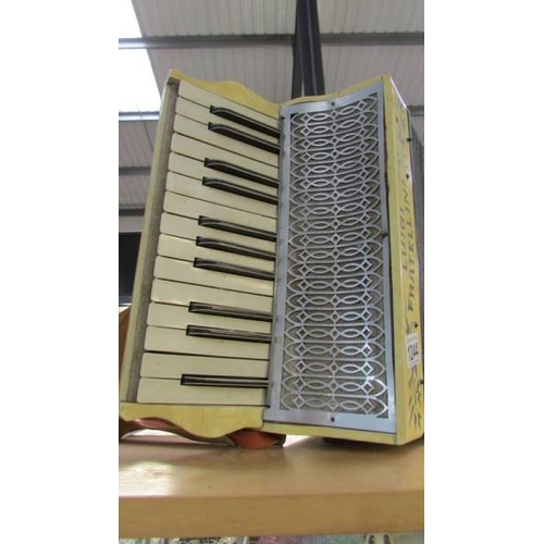 1244 - A Luigi Fratellini accordion.