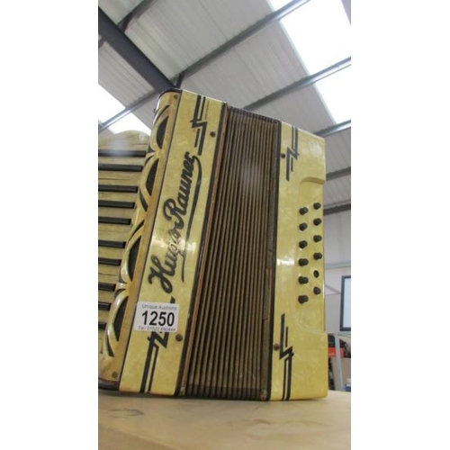 1250 - A vintage Hugo Rauner accordion.