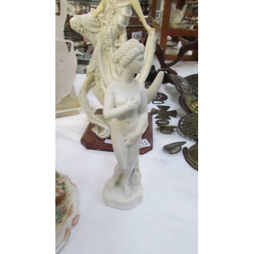 1263 - A figural table lamp and 4 assorted figures.