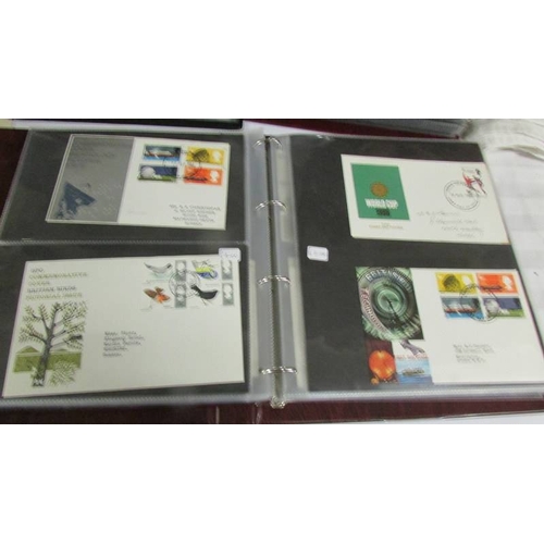 2144 - A large collection of first day covers in 5 albums.