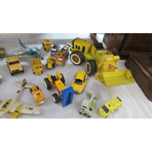 1293 - A collection of metal Tonka toys, digger etc., and a quantity of construction vehicles including Din... 