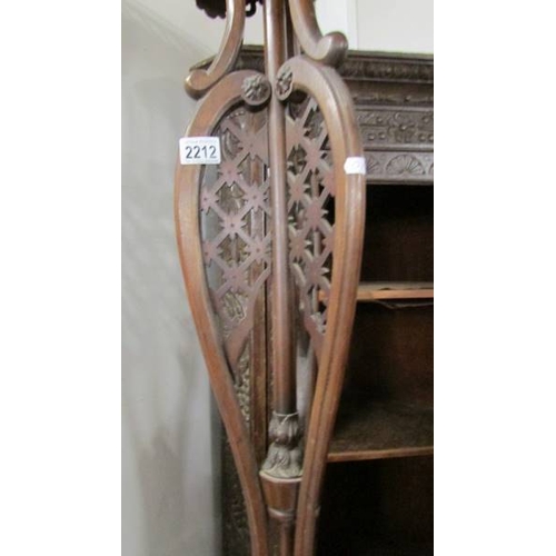 2212 - A Victorian mahogany plant stand.