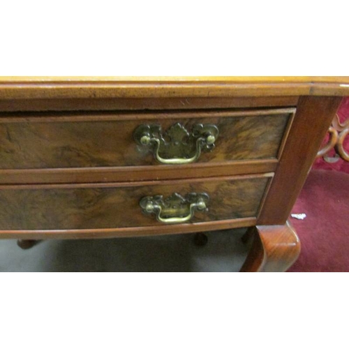 2216 - A walnut 2 drawer side table.