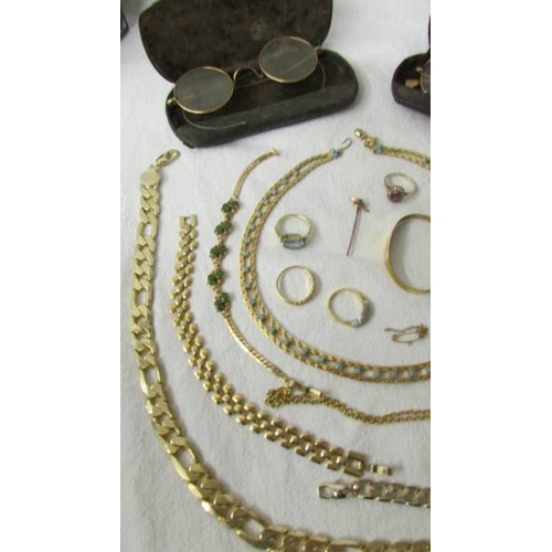 2227 - A mixed lot of gold coloured jewellery  etc.,