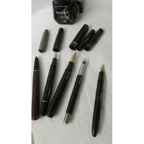 2232 - A mixed lot of old fountain pens including Parker with 14ct gold nib, Swan with 14ct gold nib, Steph... 