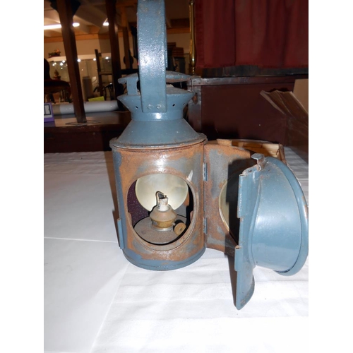 2201 - An old railway lamp.