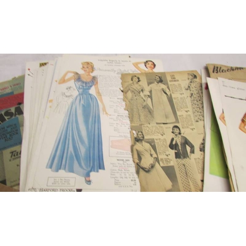 2325 - A mixed lot of fashion ephemera.