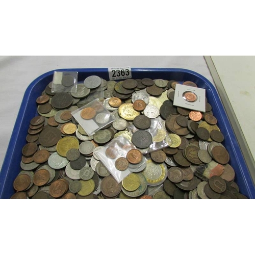 2363 - A large quantity of world coins.