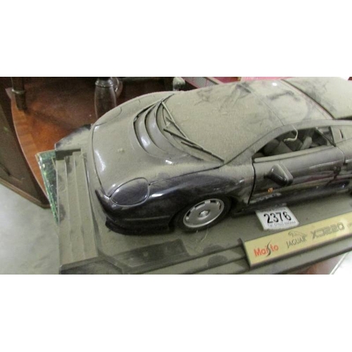 2376 - A boxed Maisto Jaguar XJ220 1992 collector's 1:12 model (very dusty).