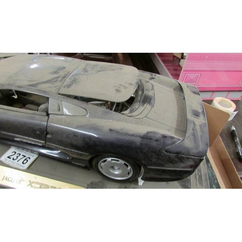 2376 - A boxed Maisto Jaguar XJ220 1992 collector's 1:12 model (very dusty).