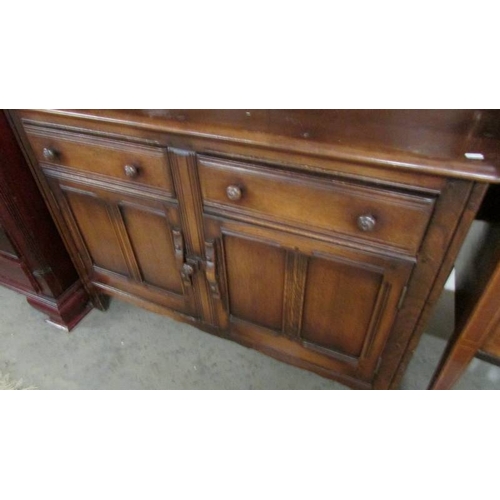 2396 - A small oak dresser.