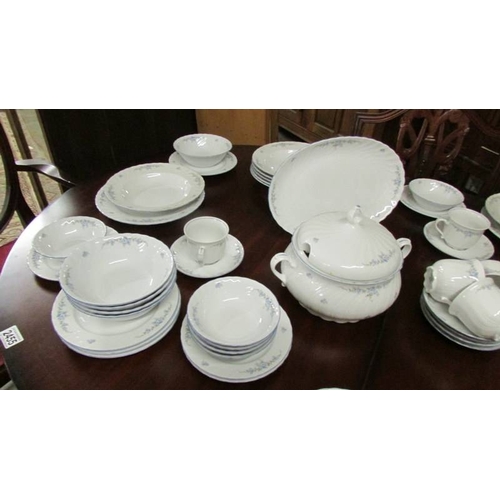 2456 - A Seltmann Weiden Bavaria dinner service (91 pieces), teapot lid A/F  Condition report: Comprising o... 