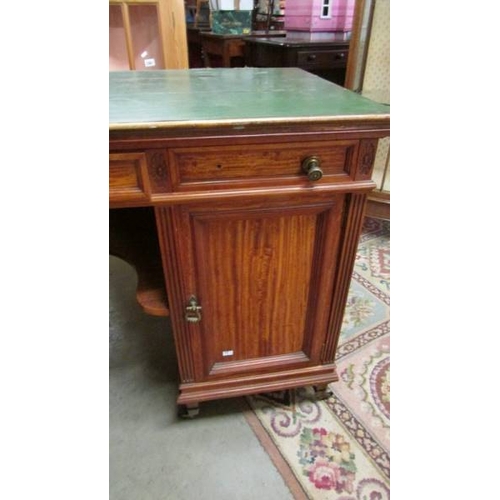 2463 - A Gillow of Lancaster knee hole desk.