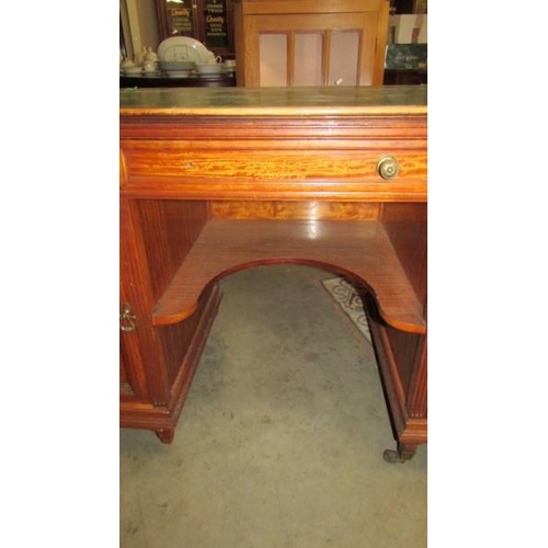 2463 - A Gillow of Lancaster knee hole desk.