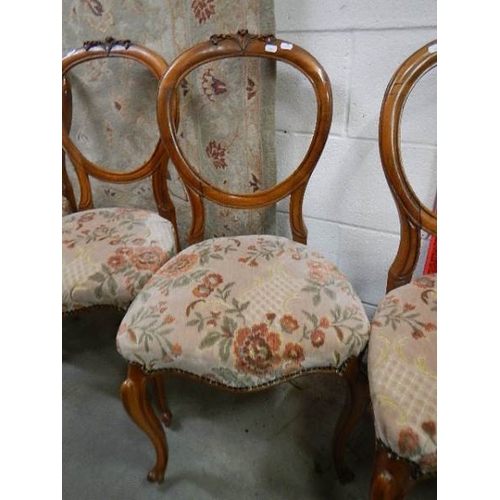 2488 - A good set of 5 Mid Victorian cabriole leg dining chairs, no damage.