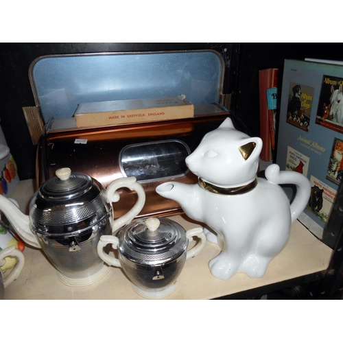 33 - A vintage Balmoral heatmaster teaset, a/f and good lot of kitchenalia including Russell Hobbs coffee... 