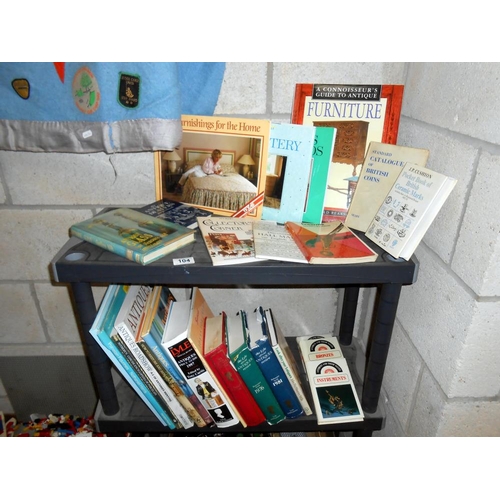 104 - 2 shelves of books on antiques and collectables