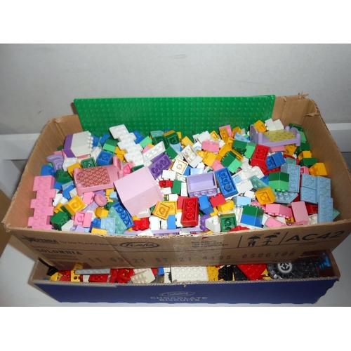 140 - 4 boxes of Lego (approx 10kg +)