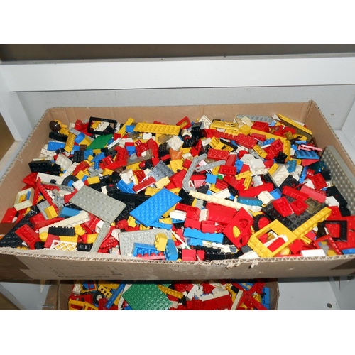 140 - 4 boxes of Lego (approx 10kg +)