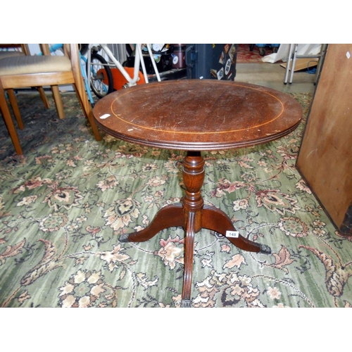 148 - A round oak table with claw feet