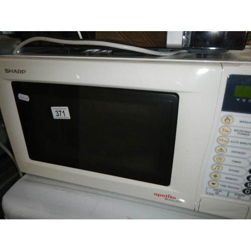 371 - A Sharp Apetito Mikro Fix microwave oven.