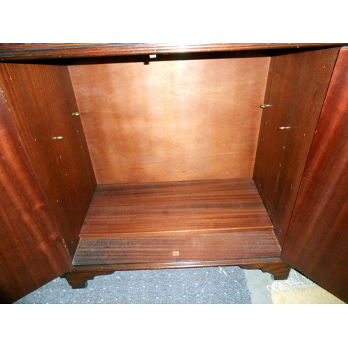 2431 - A mahogany string inlaid break front sideboard in clean condition.