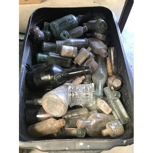 40 - 2 boxes of 'needs cleaning' vintage bottles