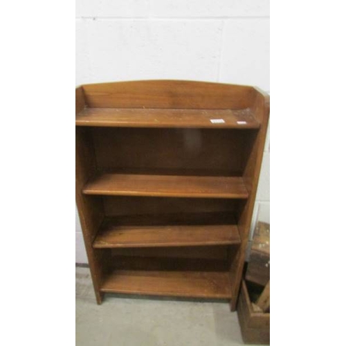 2712 - A small oak book case.