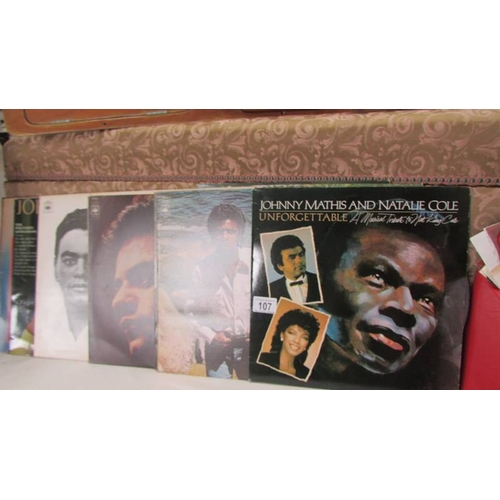 107 - A good lot of 33 and 45 rpm records including a Johnnie Mathis collection.