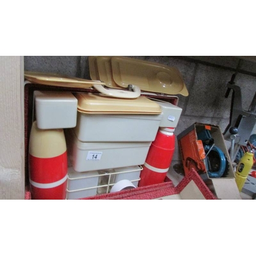 14 - A ''Brexton'' picnic set in good condition.