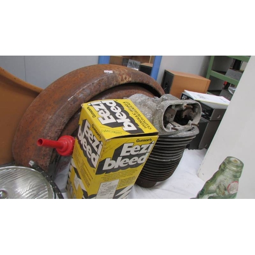 152 - A mixed lot of car parts including mud guards, car wing, head lamp etc., (Collect only)