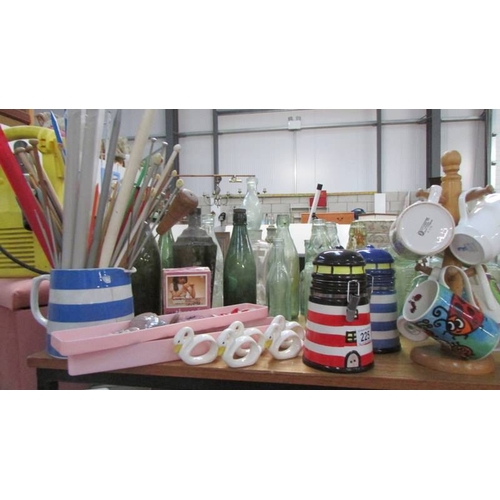 225 - A mixed lot including mugs, napkin rings etc., (Collect only)