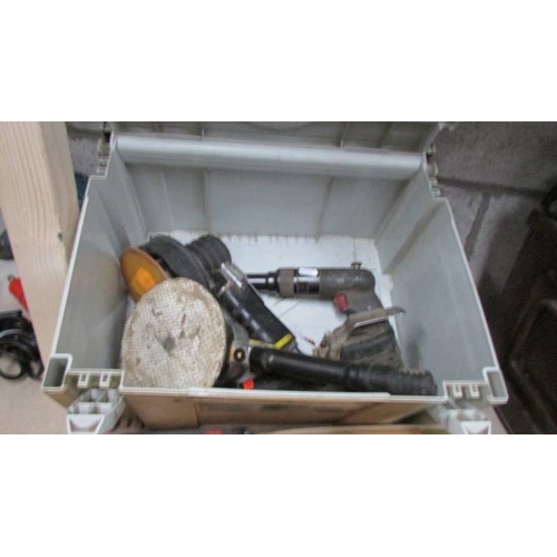 23 - A good lot of air tools including 'DA', air driver, 3 staple/nail guns etc.,