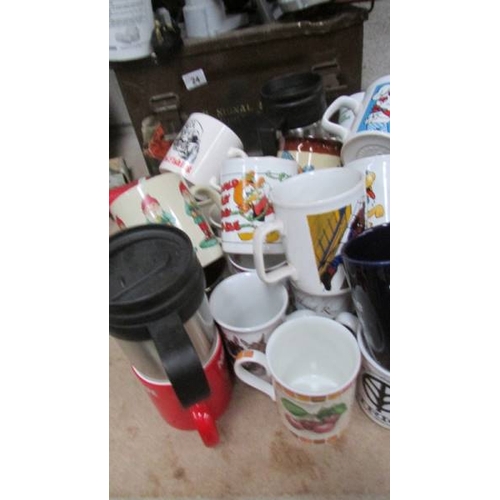 25 - A good lot of assorted mugs.