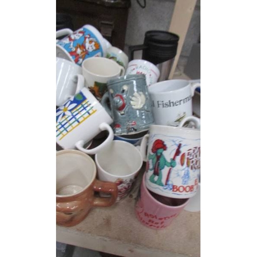 25 - A good lot of assorted mugs.