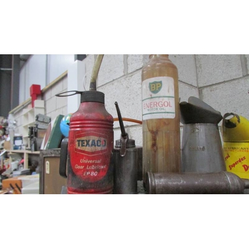 43 - A mixed lot of vintage workshop sundries.